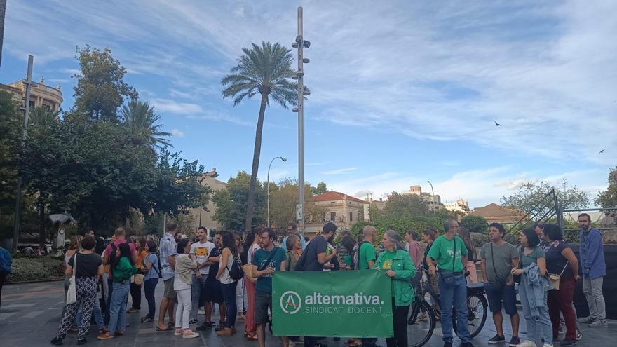 Medio centenar de profesores protestan en Palma por la aplicación «precipitada» de la LOMLOE