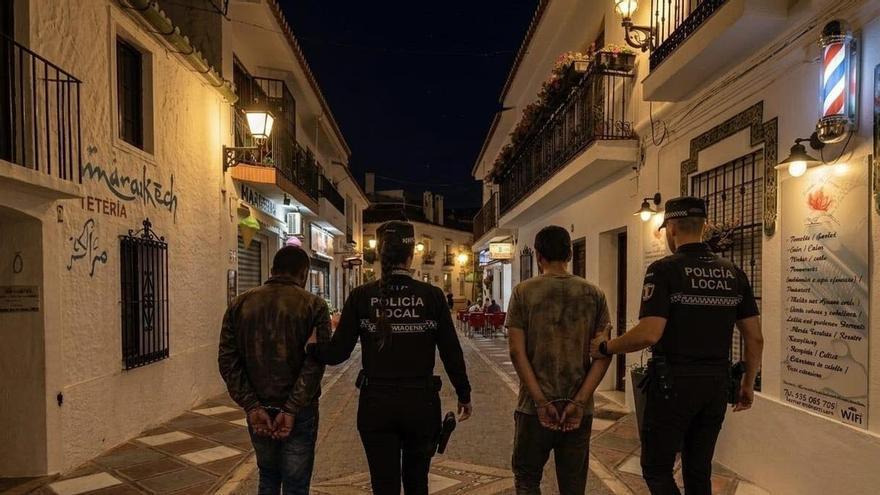 Detenidos los dos presuntos autores de una oleada de robos en comercios y casas de Benalmádena Pueblo