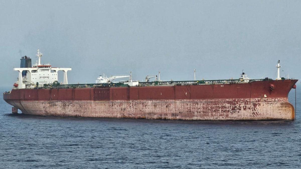 El petrolero «Anita», con pabellón de Gambia,  cambió de bandera al menos 10 veces  en una década