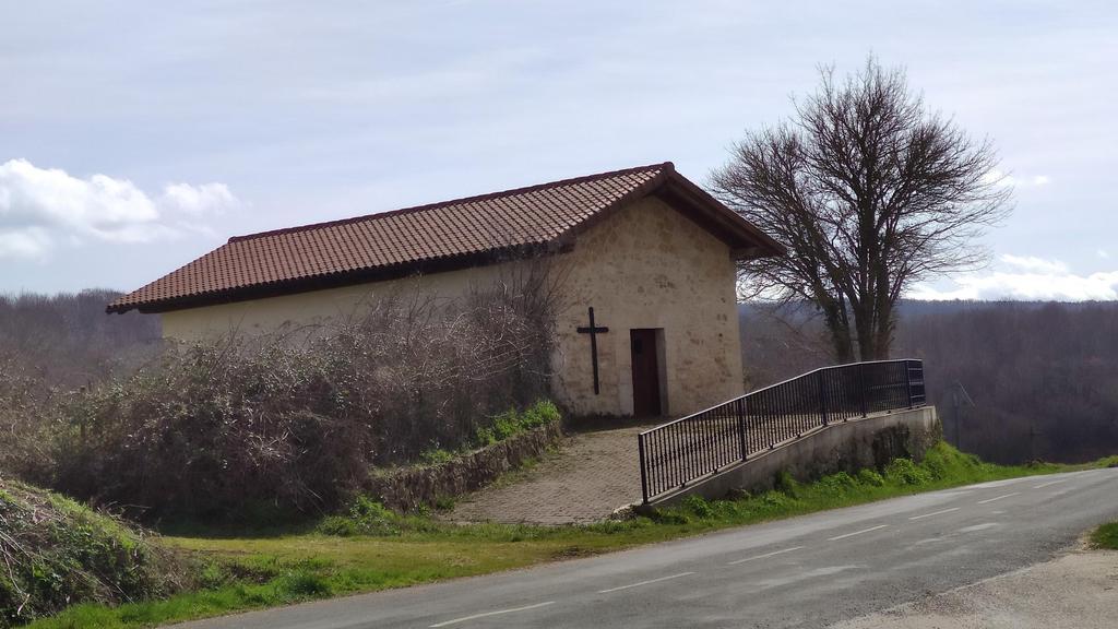 El sistema comunitario utiliza como fuente de energía materiales de origen forestal.