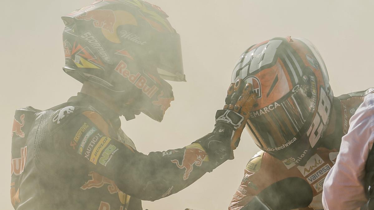 Rins, Acosta y Guevara firman dominio español, Bagnaia y Fernández campeones