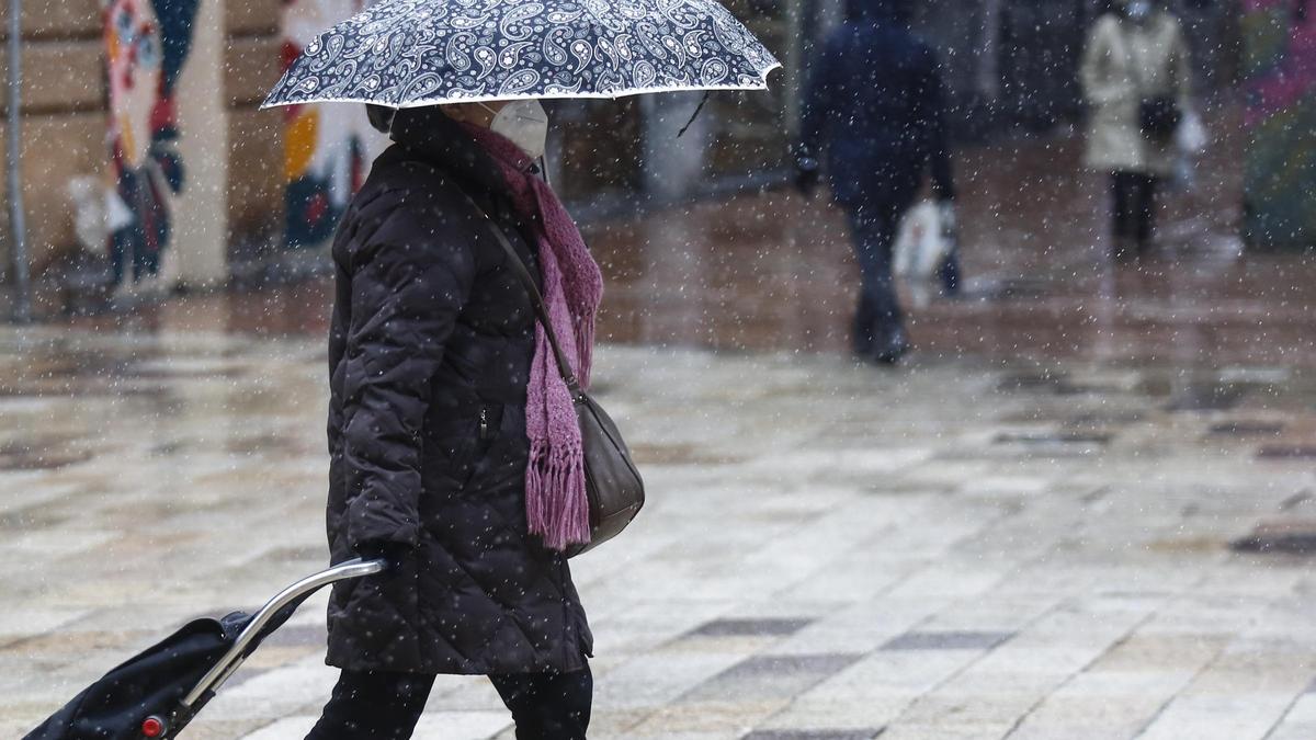 Oviedo amanece cubierta por un manto blanco tras la llegada de la borrasca "Filomena"