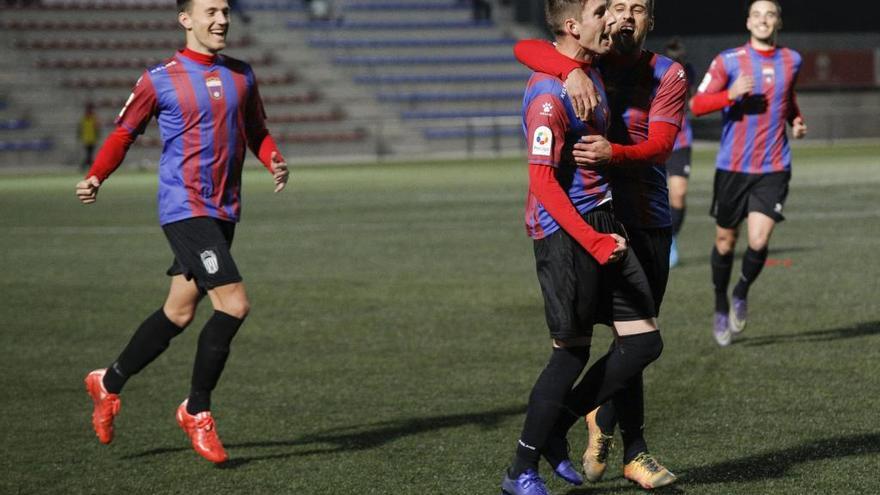 Los jugadores del Eldense celebran el tanto de Jaime Jornet.