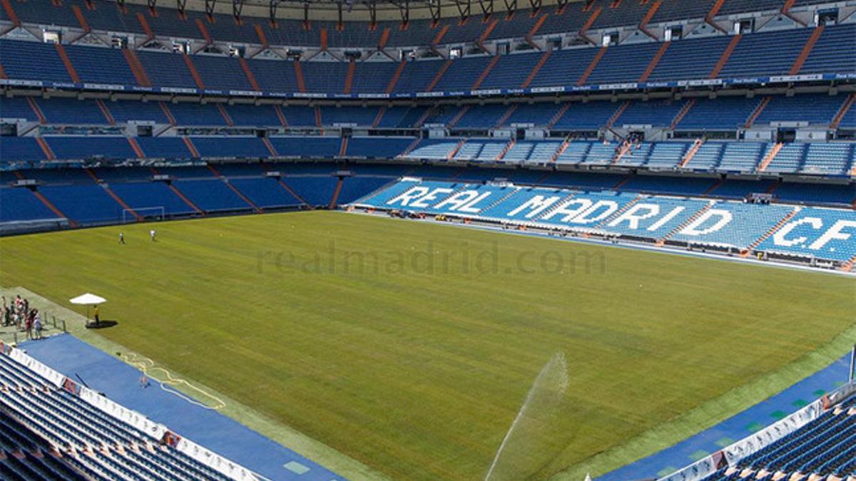 Imagen de la web del Real Madrid con el nuevo césped ya instalado