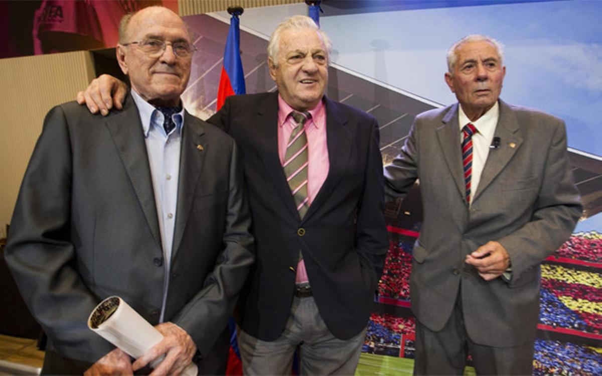 Paco Rodri, Martí Vergés y Ferran Olivella, héroes de la final de 1963 junto a José Antonio Zaldúa, ausente, posaron para SPORT el pasado 18 de mayo en el Auditori 1899 del FC Barcelona