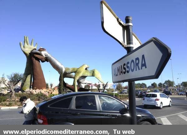 Galería de fotos: Cae la estatua de Ripolles