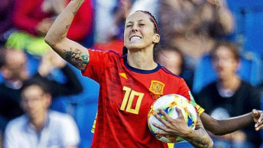 Jennifer Hermoso celebra un gol con la selección española.