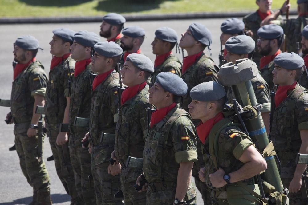 Desfile militar en Cabo Noval