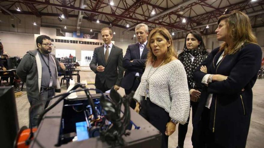 Rueda y Mato, ayer, durante su visita al recinto dónde se celebra el Xuventude Galicia Net. // Bernabé/Gutier