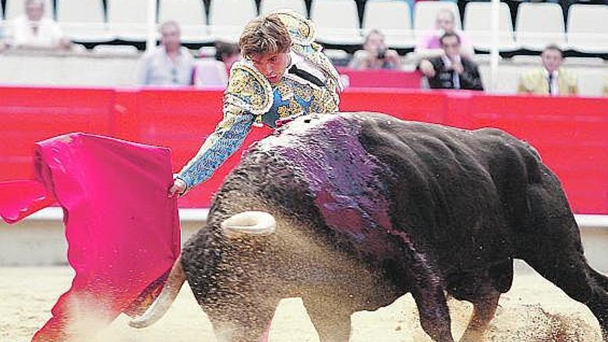 El diestro Miguel Tendero, el pasado domingo, en la corrida en la Monumental de Barcelona.