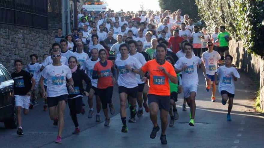 Participantes en la carrera intercubles, ayer.