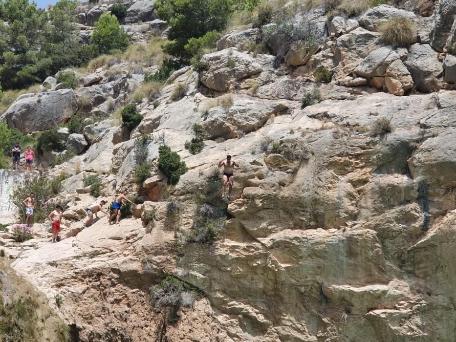 Fuente Caputa, con riesgo de covid y sin vigilancia, sigue recibiendo visitantes