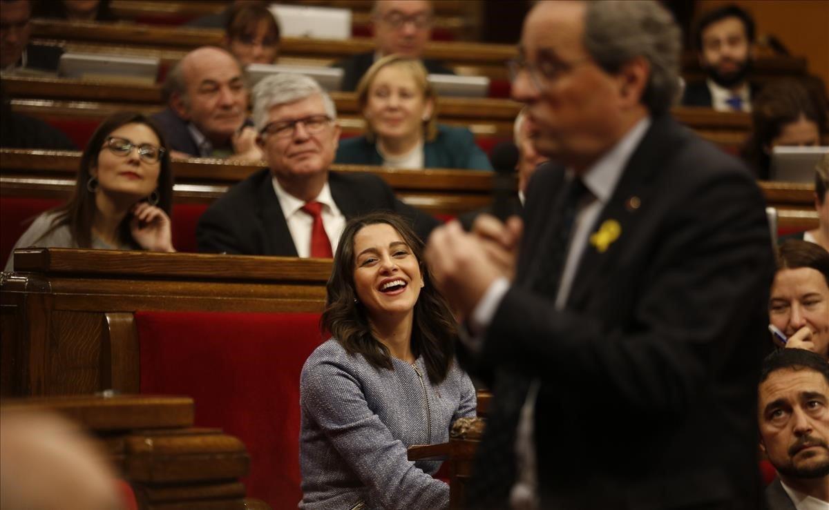 Una nueva bronca, esta mañana en el Parlament., entre el presidente de la Generalitat, Quim Torra y la líder de la oposición, Inés Arrimadas, a cuenta de los 21 puntos presentados a Pedro Sánchez.