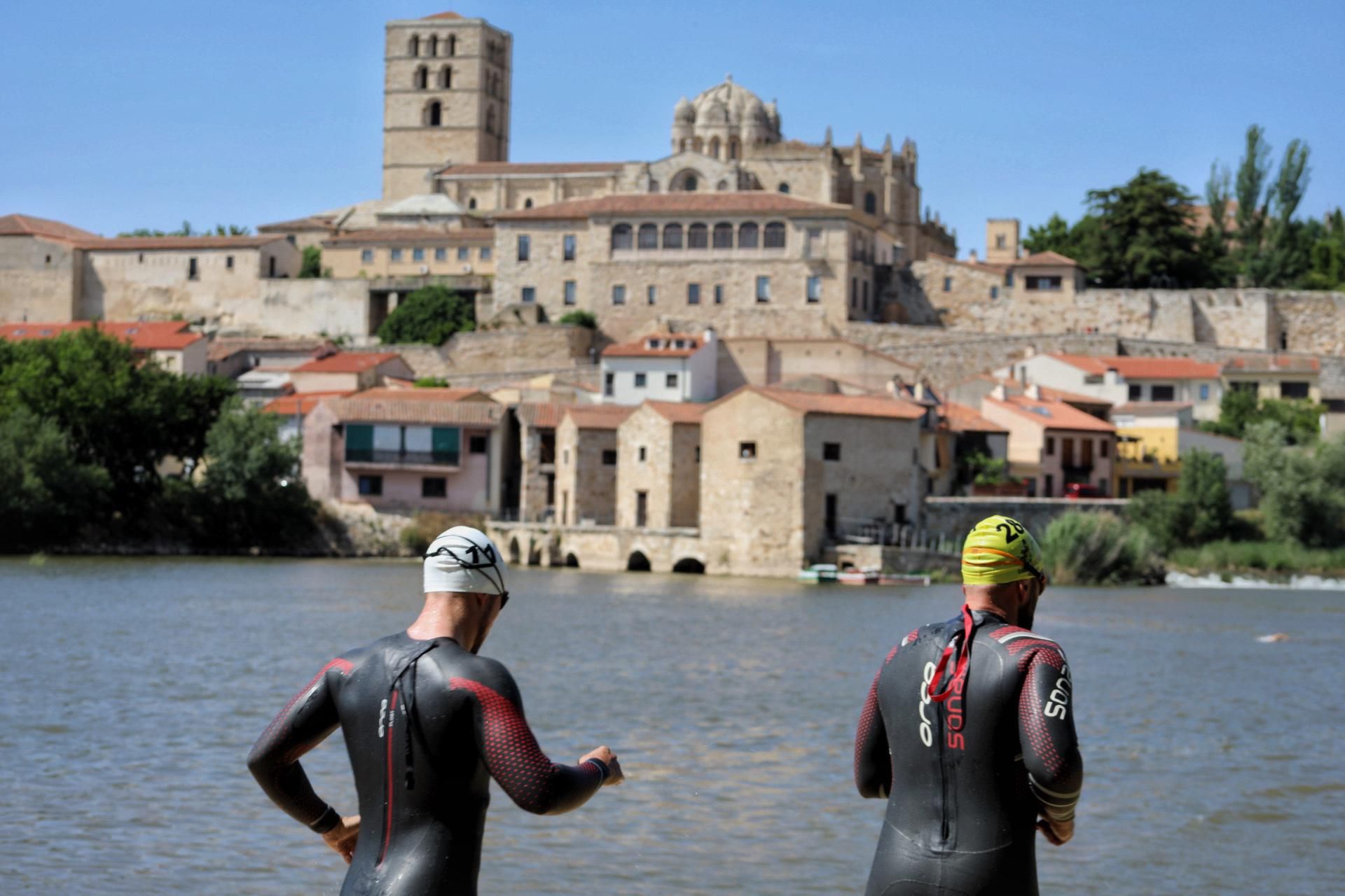 GALERÍA | El Triatlón "Ciudad de Zamora" hace vibrar a la capital del Duero