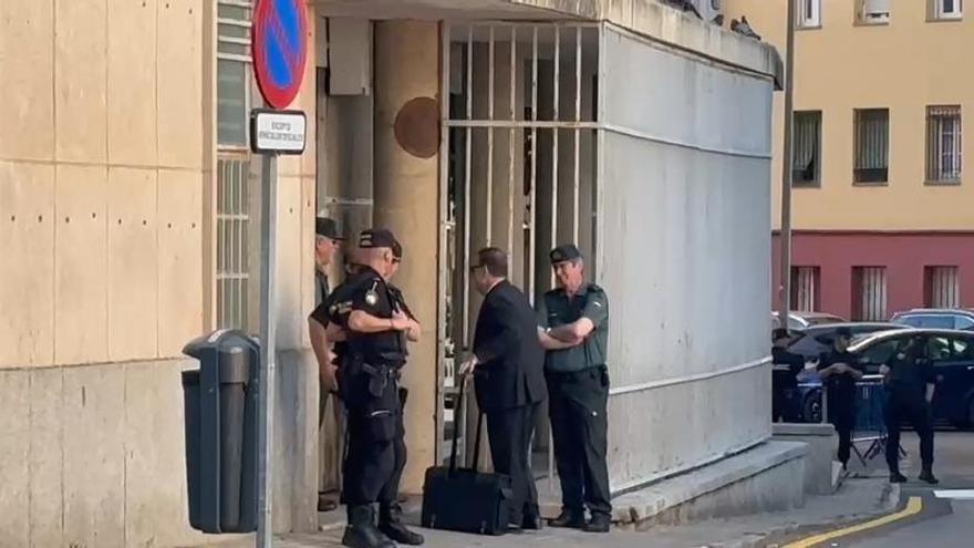 Vídeo | Llegada de Emilio Cortés, abogado de David Sánchez