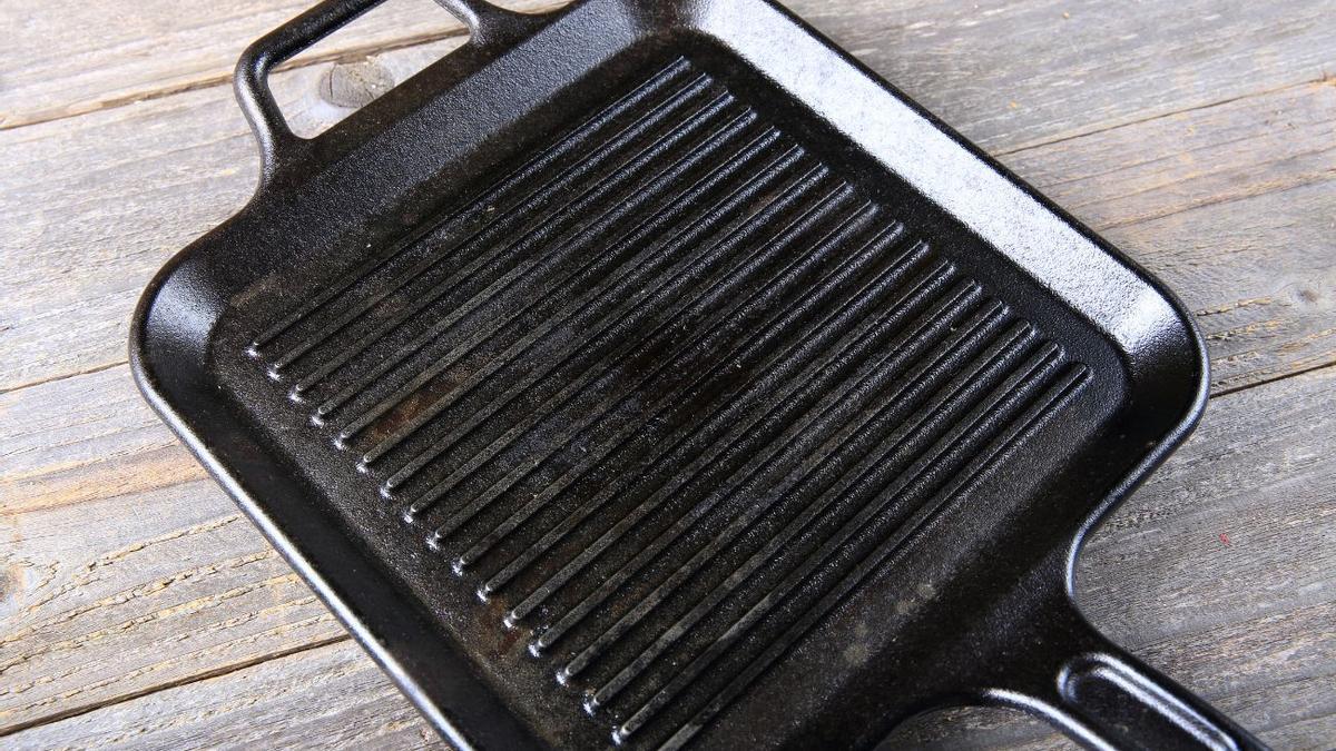 LIMPIAR PLANCHA COCINA | Cómo limpiar una plancha de cocina de forma muy fácil: el truco casero que necesitas