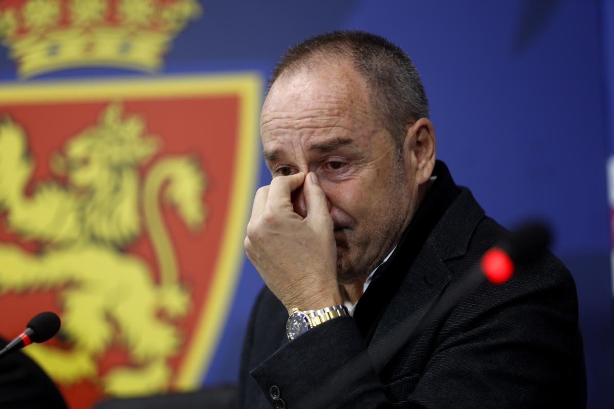 Víctor Fernández no pudo contener las lágrimas en su última presentación como entrenador del Real Zaragoza.