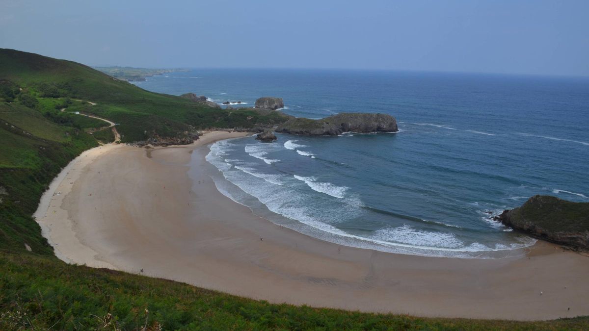 Torimbia, la playa que te enamora de inmediato