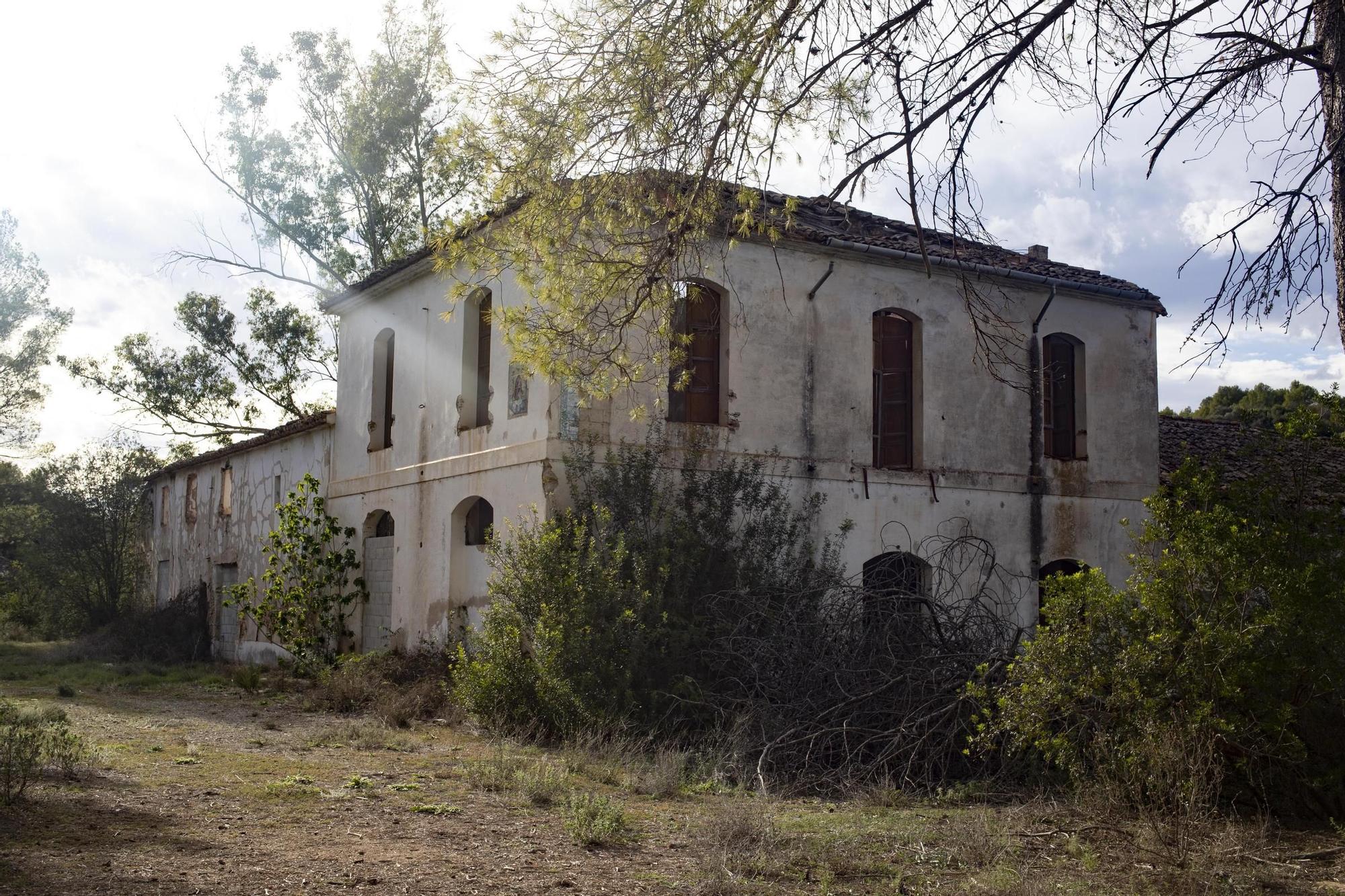 Este es el estado de deterioro que sufre la "Casa de los Quadrado" en Xàtiva