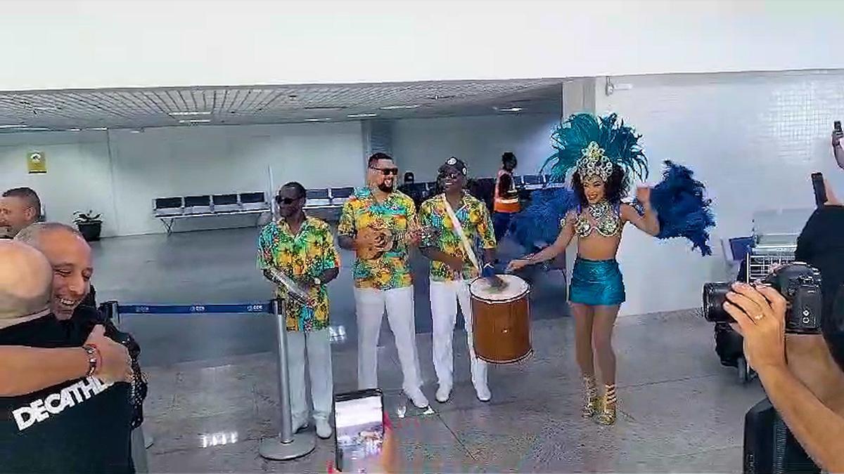 VÍDEO | El Palma Futsal, recibido a ritmo de zamba en el aeropuerto de Foz de Iguazú (Brasil)