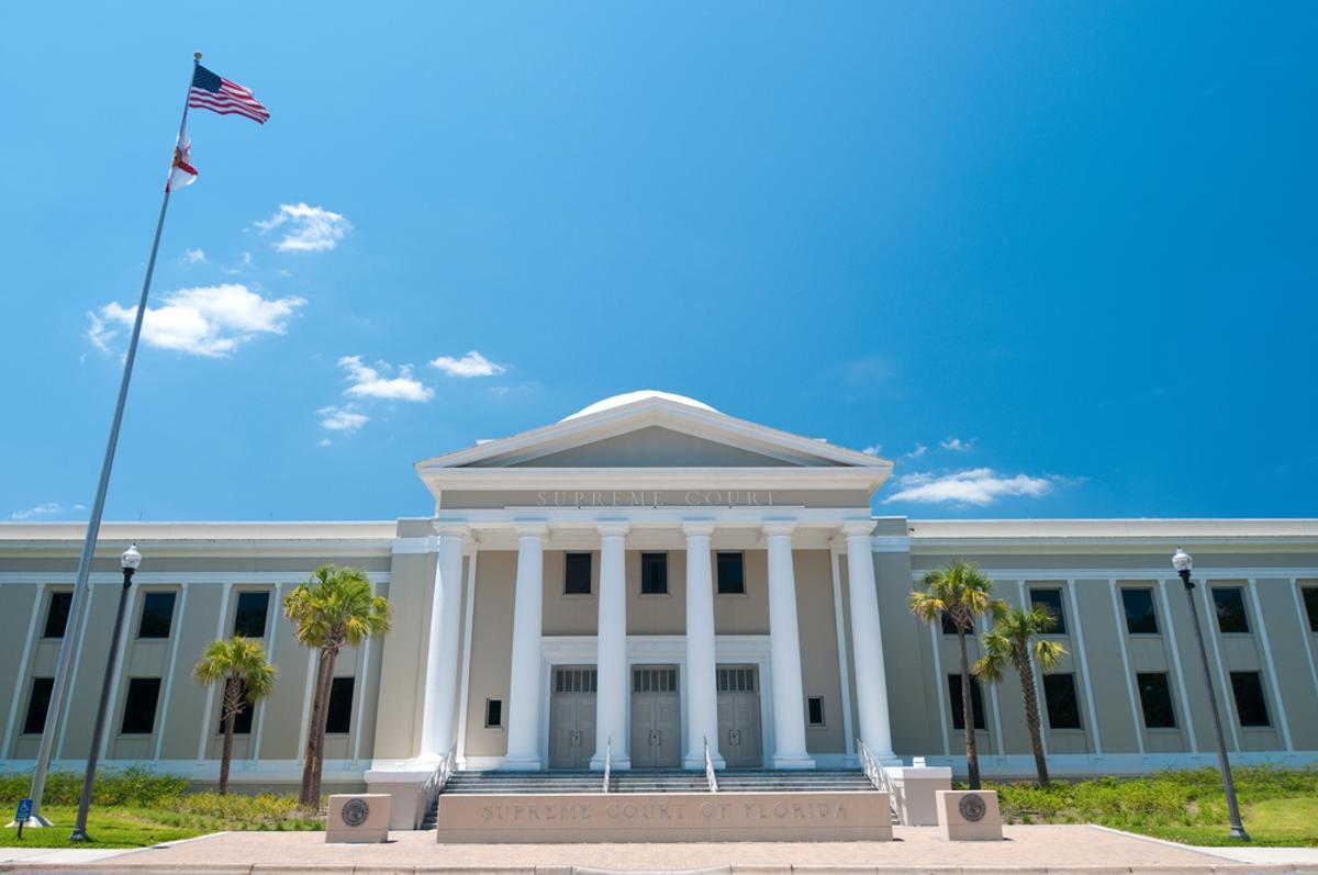 El Suprem de Florida inhabilita un advocat que va demanar sexe a recluses