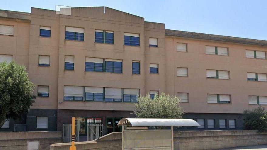 El brot dels Arcs de Figueres suma tres contagis més i un nou mort