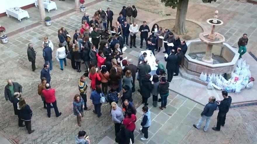 Desayuno solidario en el Ayuntamiento de Antequera