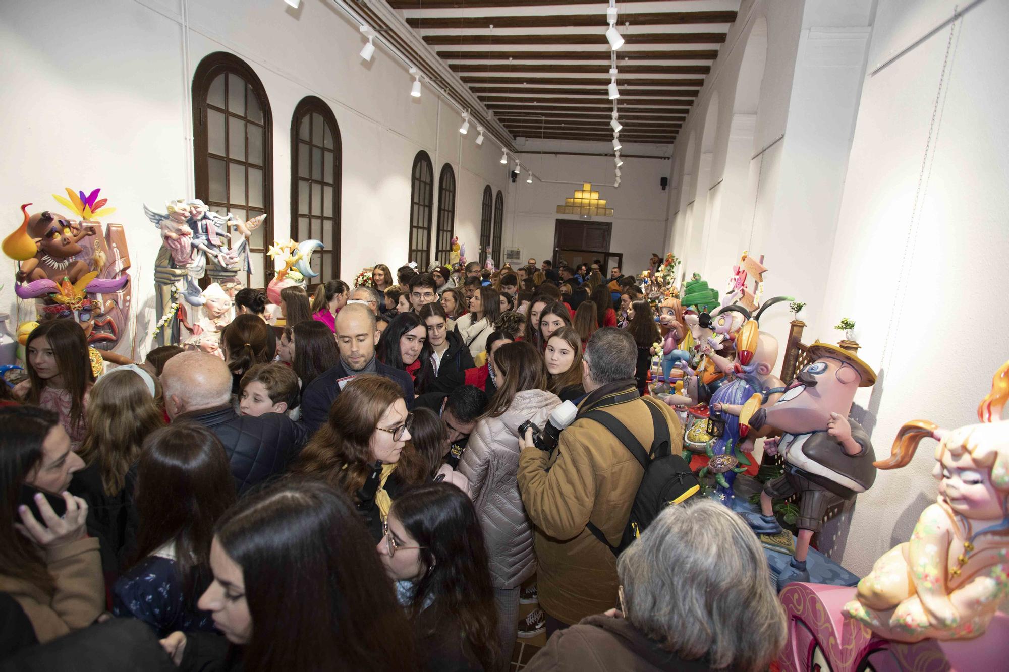 Alzira otorga los premios a los mejores "ninots"