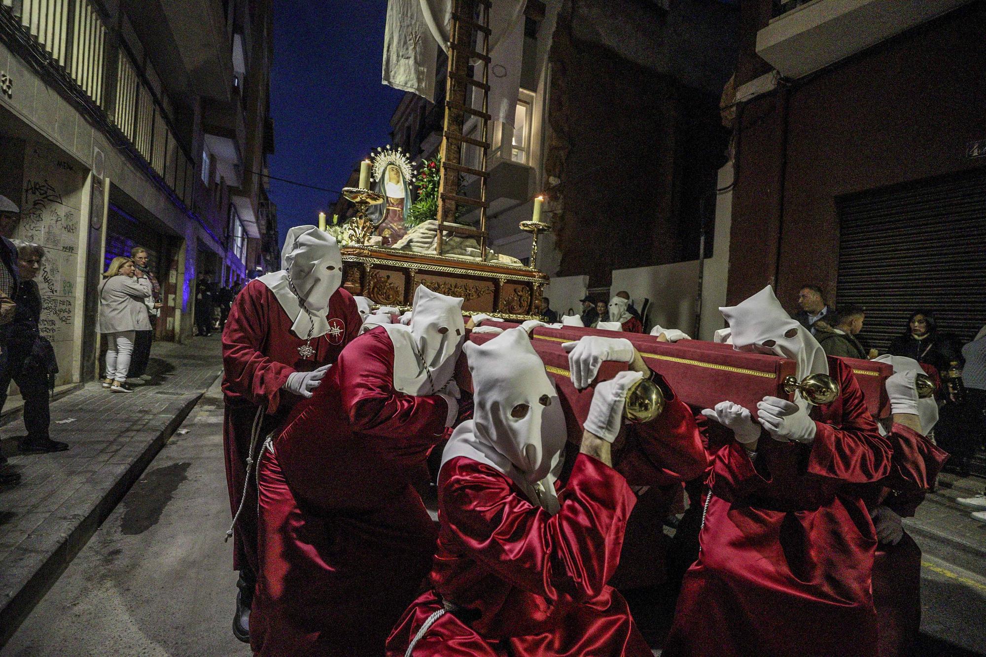 Procesiones Viernes Santo Nuestra Señora de la Soledad de Santa Maria y Hermandad Penitencial Mater Desolata Alicante