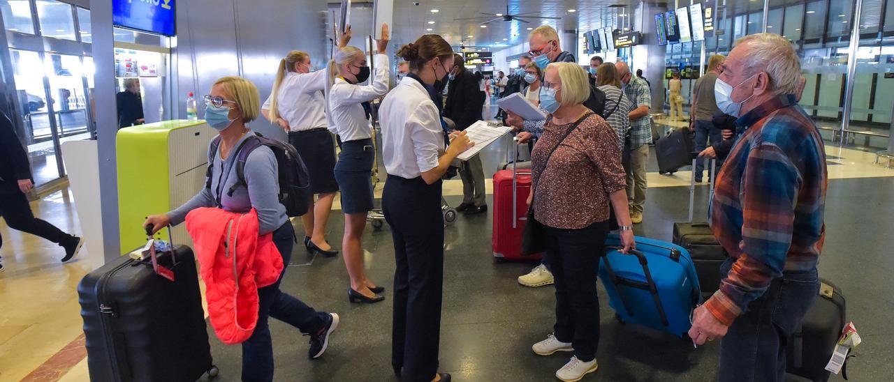 Pasajeros a su llegada al aeropuerto de Gran Canaria.