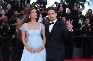 Barbara Palvin y Dylan Sprouse anuncian que esperan su primer hijo en Cannes