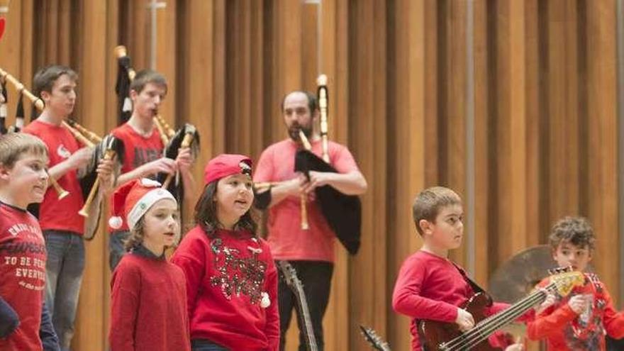 Integrantes de la Escuela de Música de Grado.