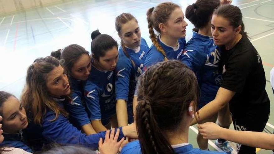 El equipo juvenil del Oviedo Balonmano Femenino.