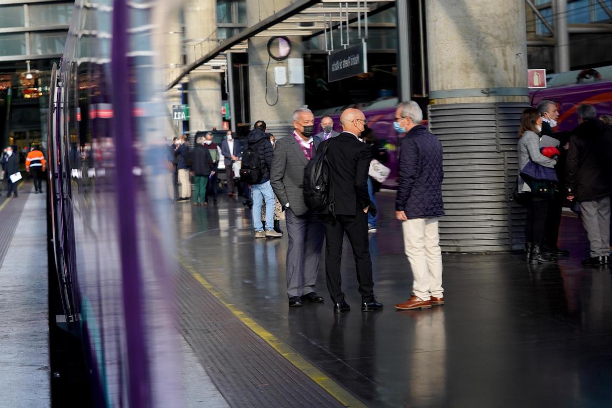 El primer AVE low cost Avlo sale de Madrid con destino València