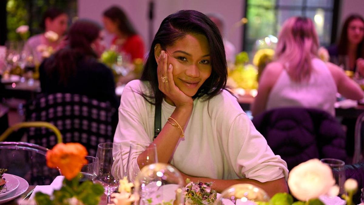 Chanel Iman durante una cena