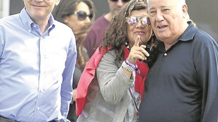 Amancio Ortega luce orgullo de padre