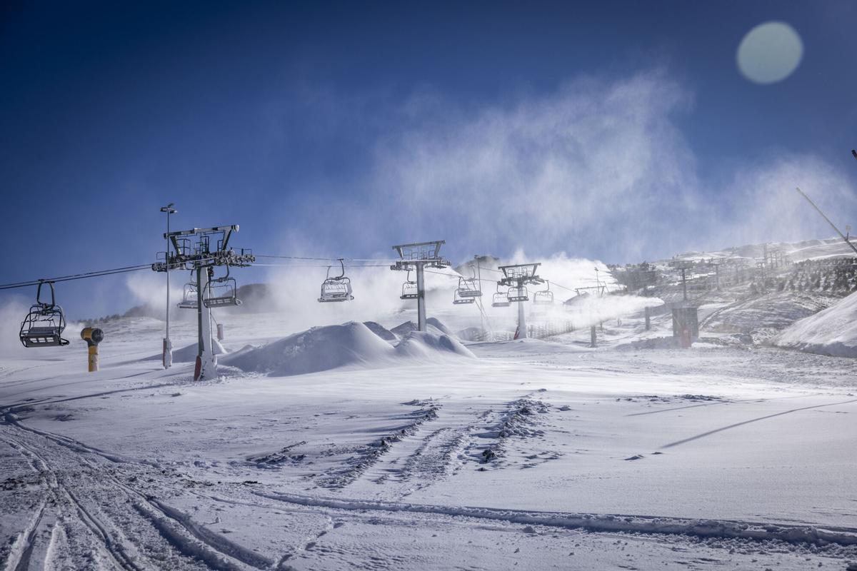En imágenes | Inicio de la temporada invernal en las estaciones de esquí aragonesas