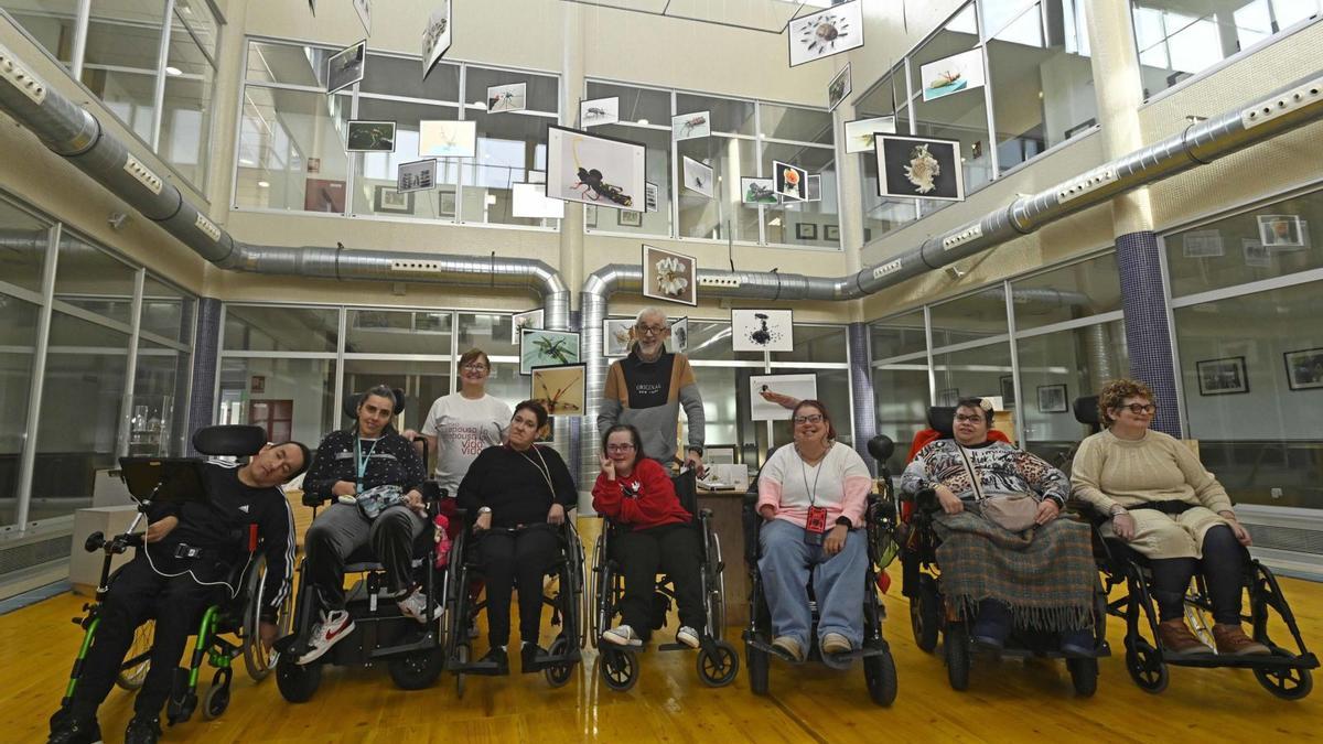 Usuarios de APAMP, en Navia Espacio de Arte.