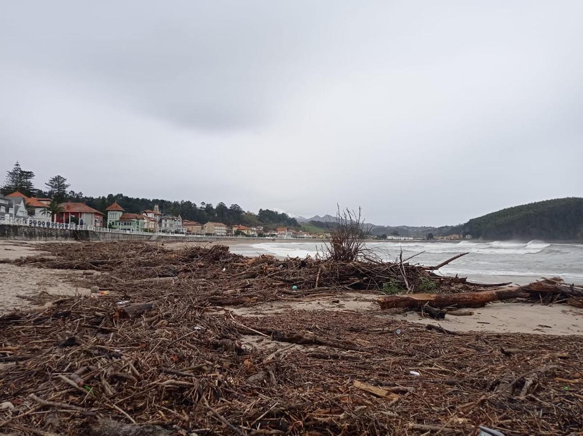 Aspecto de la playa de Ribadesella.