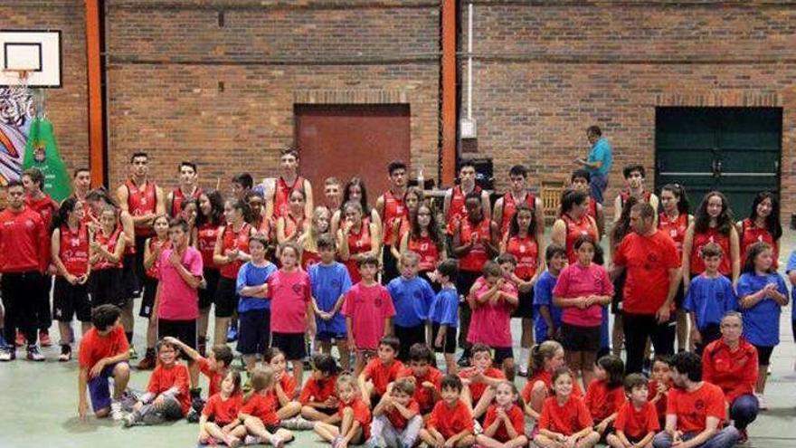 Presentación del Club Baloncesto Nigrán. // Faro