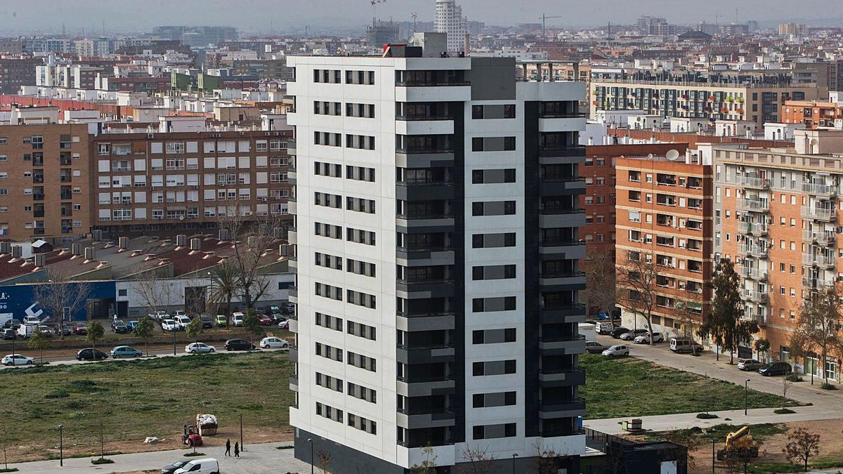 Un edificio de viviendas de obra nueva en el PAI de Malilla.