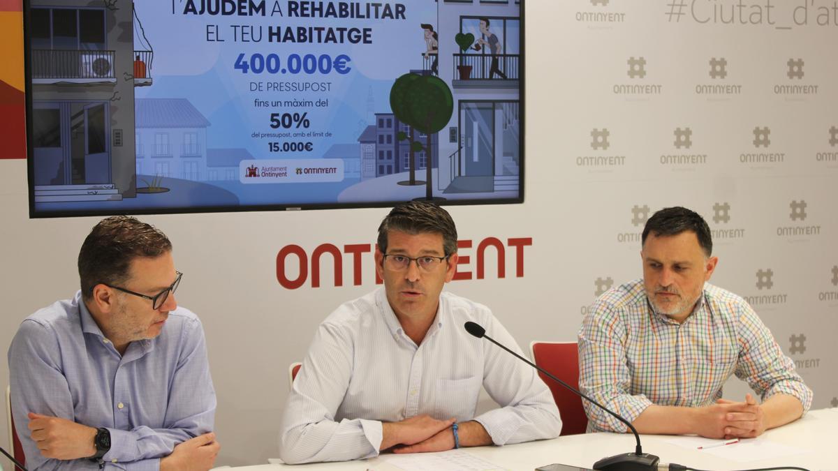 Jorge Rodríguez y los regidores Pablo Úbeda y Óscar Borrell.