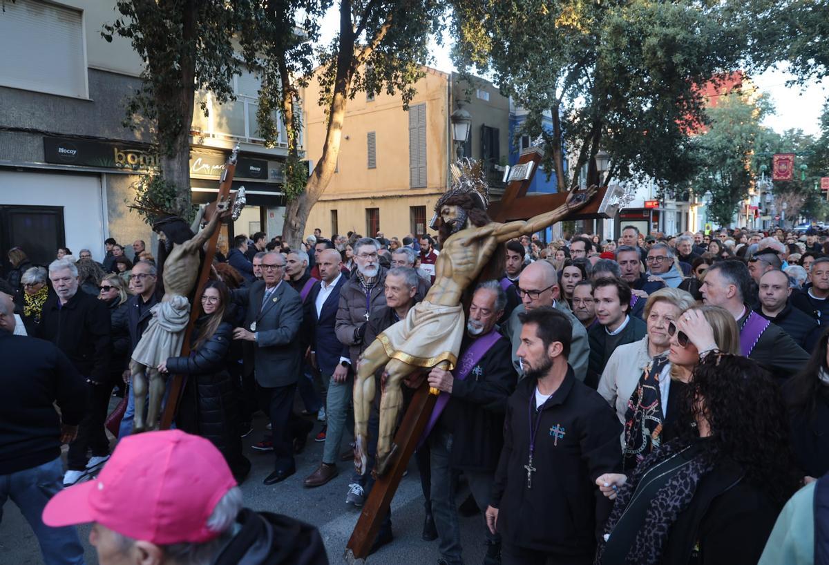 El encuentro de los cristos del Cabanyal estrenan el Viernes Santo de la Semana Santa Marinera de València
