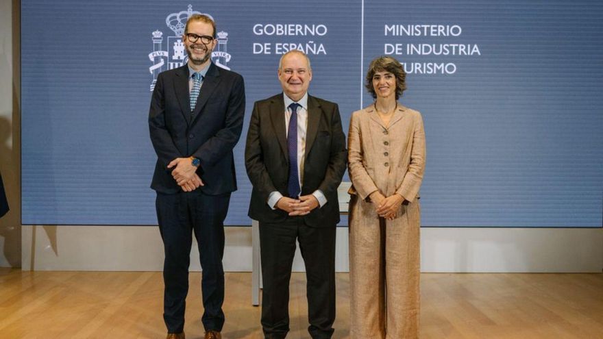 Por la izquierda, Jordi García, Jordi Hereu y Teresa Parejo. |