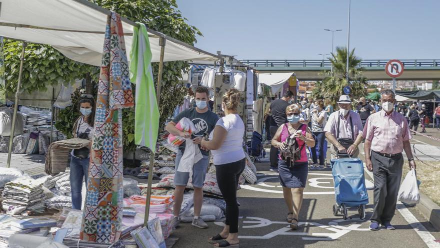 Los vendedores critican que el miércoles no haya mercado franco en Cáceres