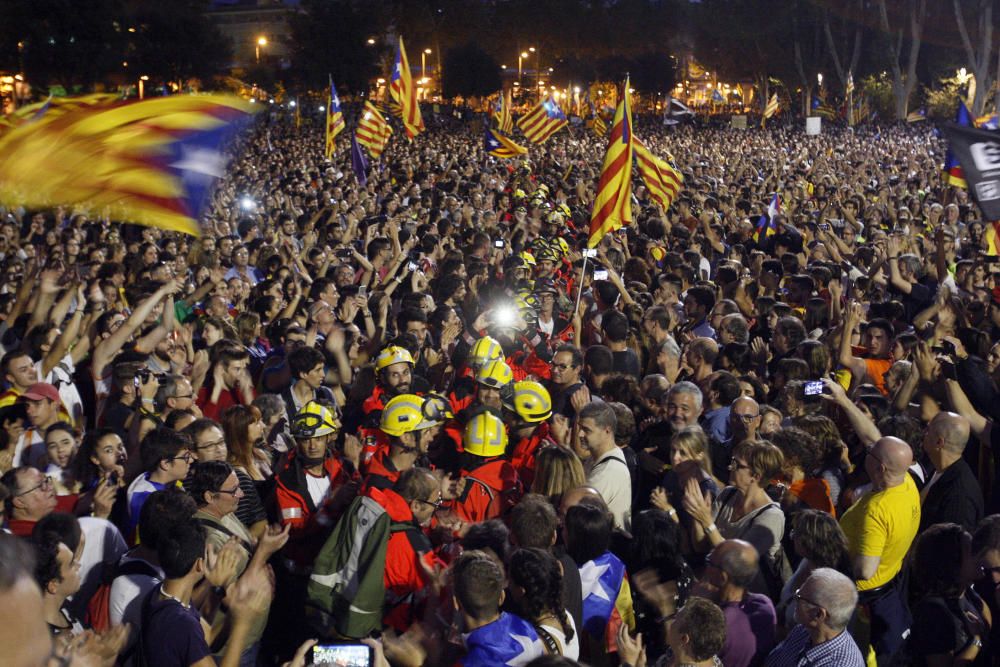 Manifestació històrica a Girona per rebutjar la violència policial l'1-O