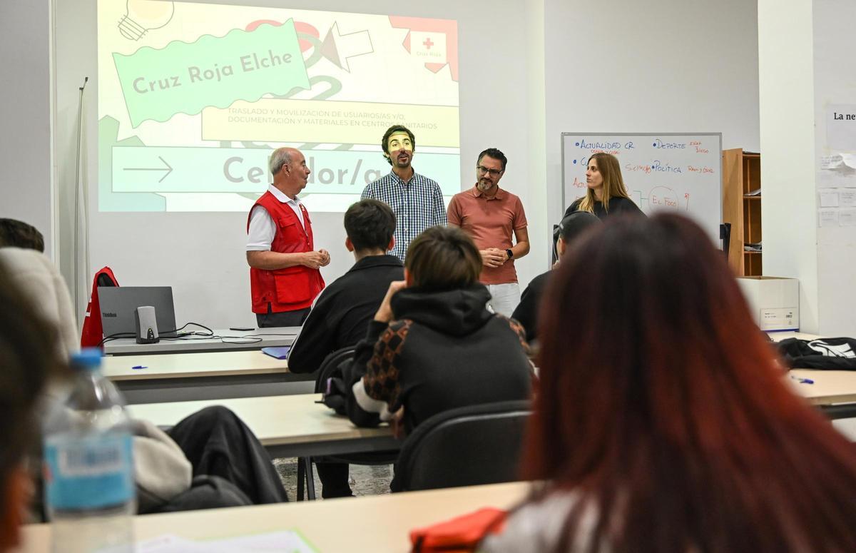Un momento de la charla en la sede de Cruz Roja