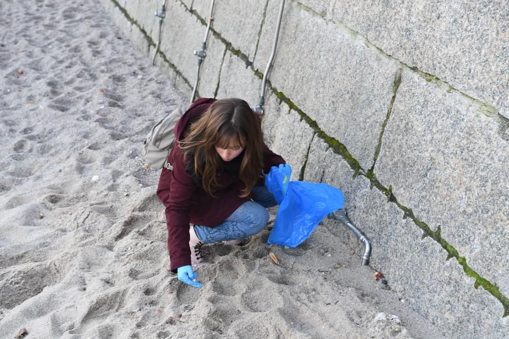 Mar de fábula | Limpieza de playas en Riazor y Orzán