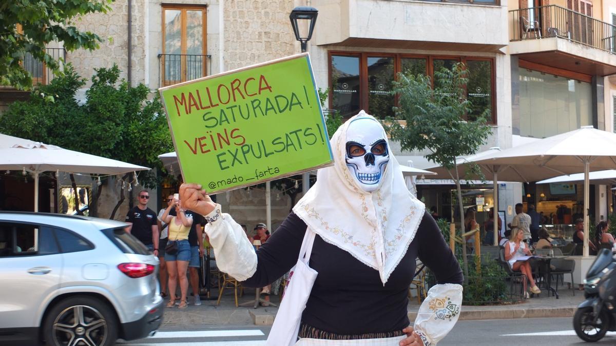 „Überfülltes Mallorca, vertriebene Anwohner“: Madó Farta bei einem ihrer Auftritte.