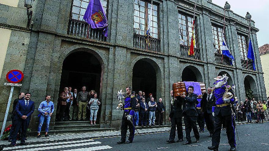 Despedida de honor para el pintor político Pedro González